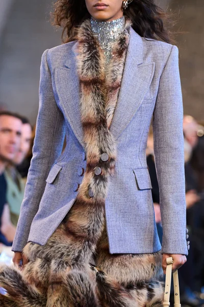 Look 12